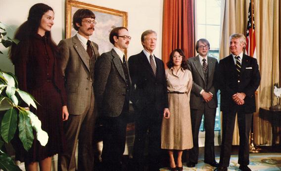Los protagonistas reales de la historia junto a Jimmy Carter, el presidente de Estados Unidos en ese entonces.