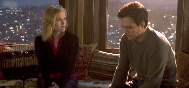 Reese Witherspoon y Mark Ruffalo en una escena de "Como si fuera cierto...", original de Marc Levy.