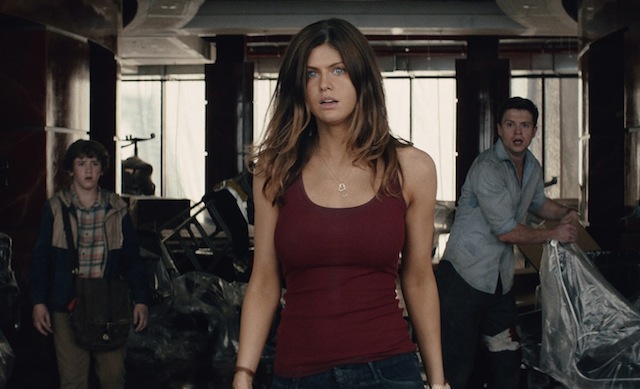 Alexandra Daddario, en una toma muy a lo Ronald Emmerich.