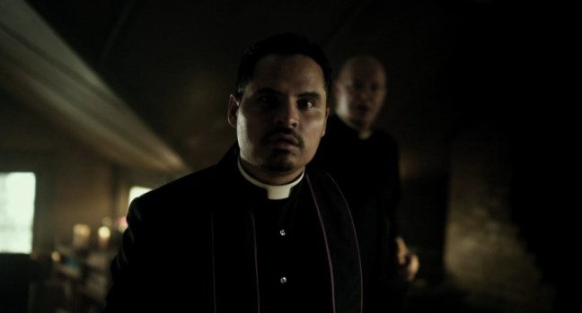 Michael-Pena-in-The-Vatican-Tapes-2